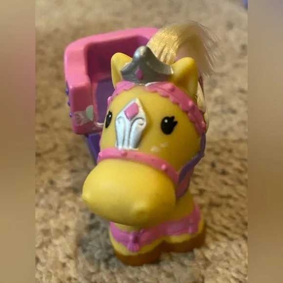 Fisher Price Little People Royal Wedding Carriage - Picture 8 of 13